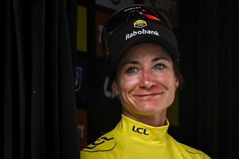 Team Visma | Lease a Bike's Dutch rider Marianne Vos celebrates on the podium with the overall leader's yellow jersey after the 3rd stage (out of 9) of the fourth edition of the Women's Tour de France cycling race, 163.5 km from La Gacilly to Angers, in Angers, western France on July 28, 2025.  JULIEN DE ROSA / AFP