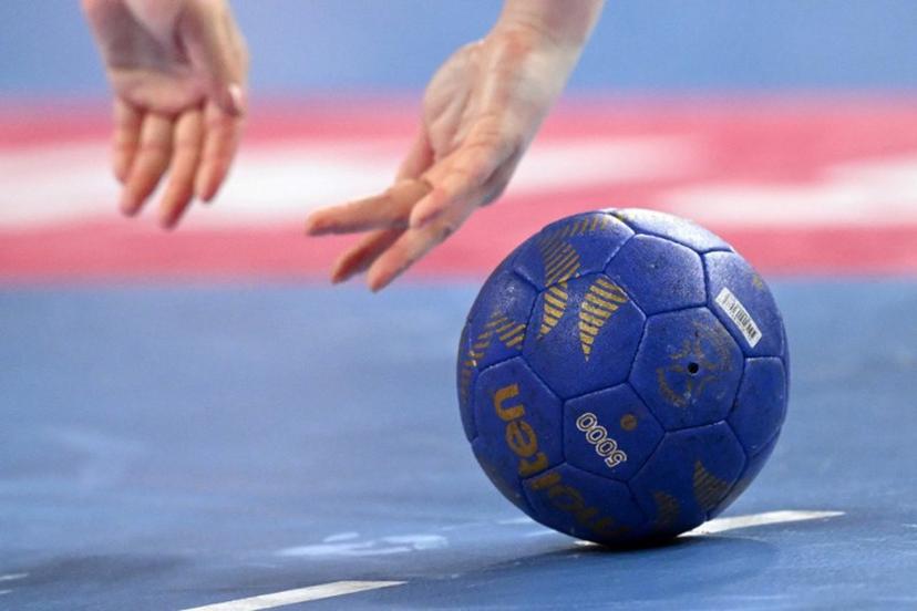 Germany's pivot #09 Lisa Carolin Antl in action during the women's Handball Olympic qualifying match between Paraguay and Germany in Neu-Ulm, southern Germany on April 14, 2024.  Kirill KUDRYAVTSEV / AFP