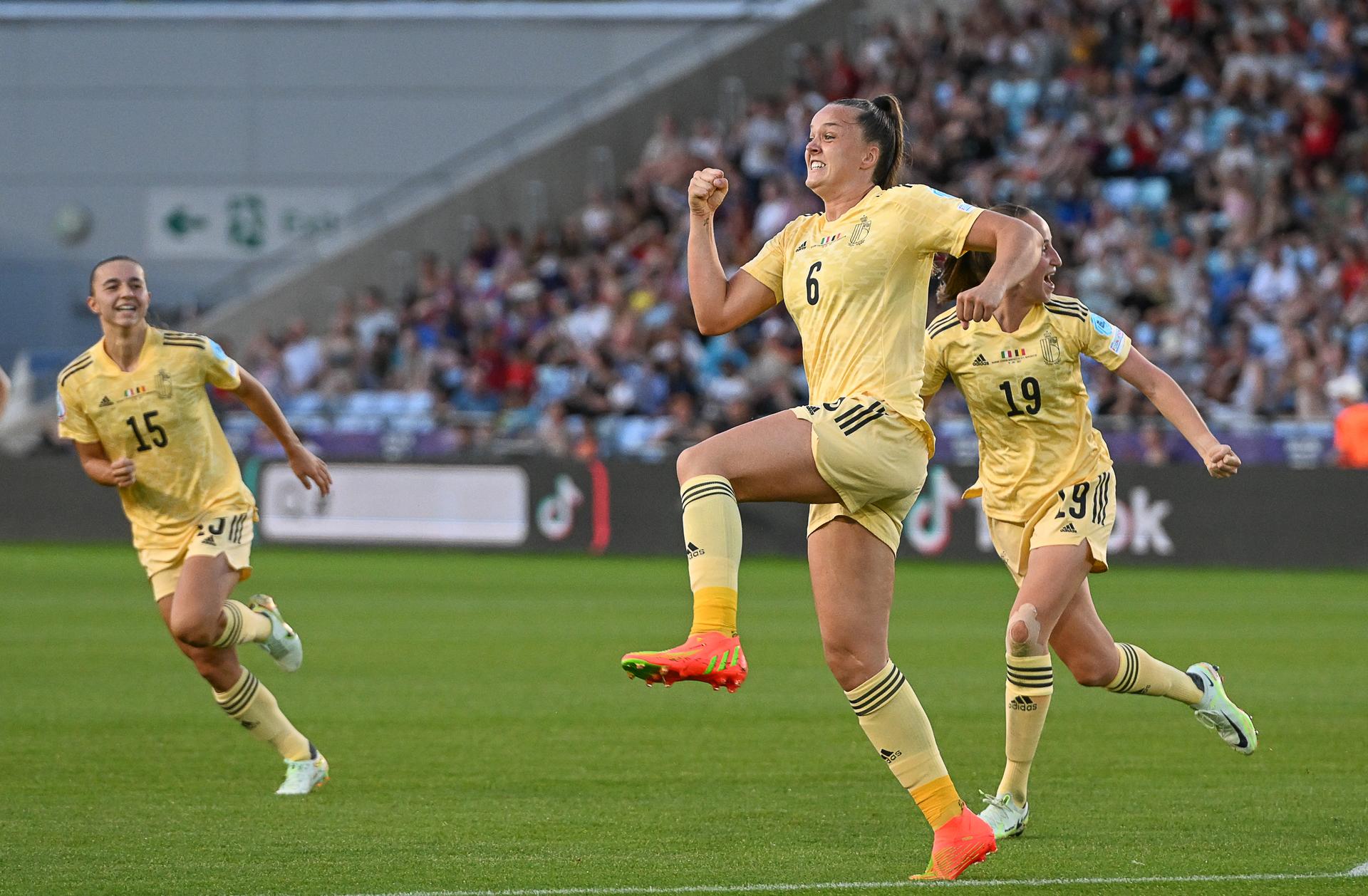 Belgium's Tine De Caigny celebrates after scoring during a game between Belgium's national women's soccer team the Red Flames and Italy, in Manchester, England on Monday 18 July 2022, third and final game in the group D at the Women's Euro 2022 tournament. The 2022 UEFA European Women's Football Championship is taking place from 6 to 31 July. BELGA PHOTO DAVID CATRY