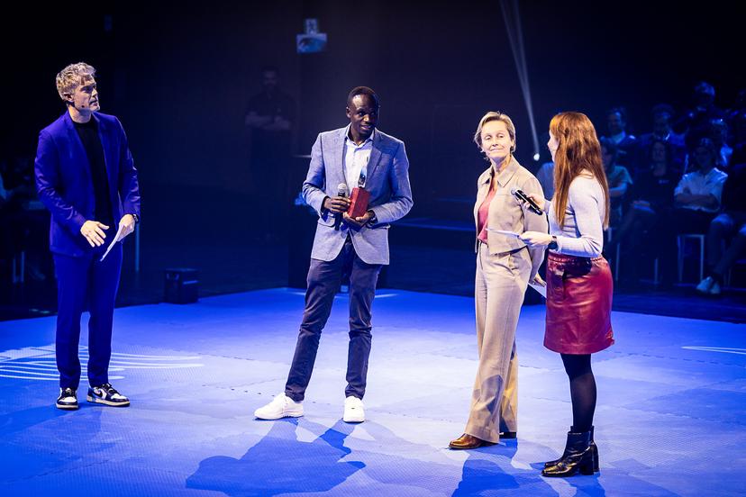 Sports journalist Maarten Vangramberen, Belgian athlete Isaac Kimeli, Flemish Minister for Mobility and Public Works Annick De Ridder and Presenter Linde Merckpoel pictured during the award ceremony for the 'Vlaamse Sportjuwelen' sports awards, Tuesday 09 December 2025 in Gent, organized by the Flemish Government. BELGA PHOTO JAMES ARTHUR GEKIERE