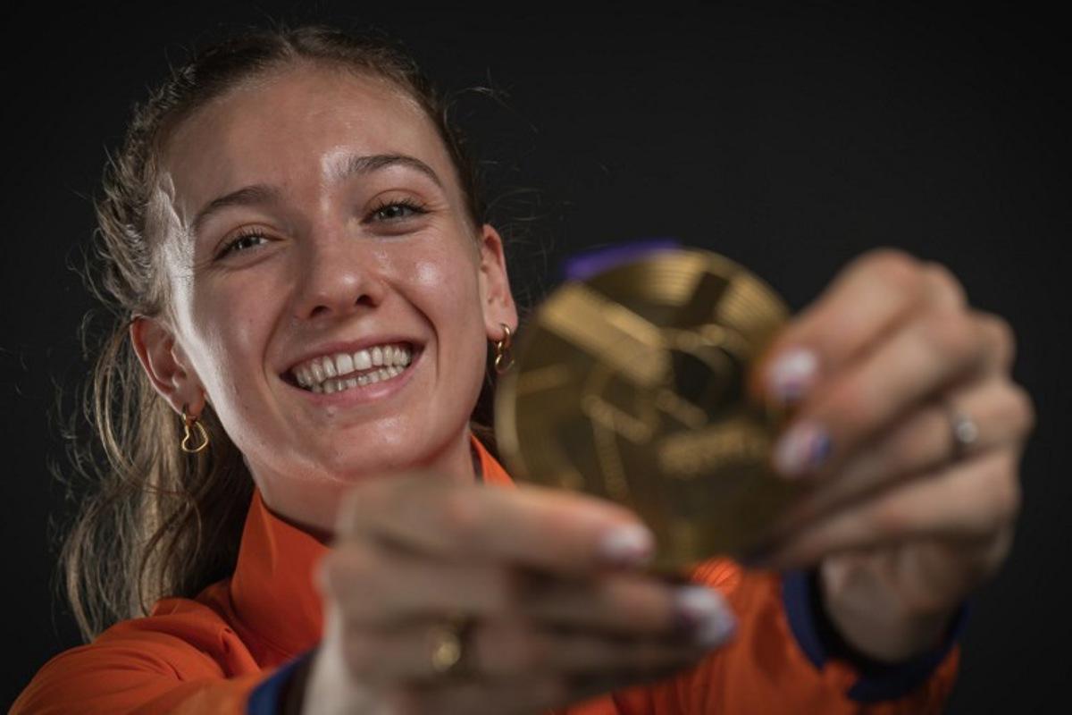 Gold medallist Netherlands' Femke Bol poses for portraits during a studio photo session with her medal for the women's 400m hurdles final on the sidelines the World Athletics Championships in Tokyo on September 20, 2025.  Andrej ISAKOVIC / AFP
