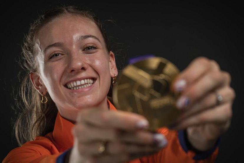 Gold medallist Netherlands' Femke Bol poses for portraits during a studio photo session with her medal for the women's 400m hurdles final on the sidelines the World Athletics Championships in Tokyo on September 20, 2025.  Andrej ISAKOVIC / AFP