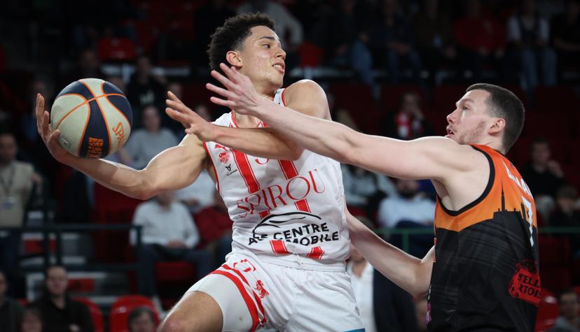 Spirou's Adedayo Polet and Leuven's Noah Bauman fight for the ball during a basketball match between Spirou Charleroi and Leuven Bears, Thursday 17 April 2025 in Charleroi, on day 33 of the 'BNXT League' Belgian and Dutch first division basket championships. BELGA PHOTO VIRGINIE LEFOUR