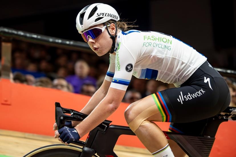 Belgian Lotte Kopecky pictured in action during day four of the Zesdaagse Vlaanderen-Gent six-day indoor track cycling event at the indoor cycling arena 't Kuipke, Friday 15 November 2024, in Gent. BELGA PHOTO DAVID PINTENS