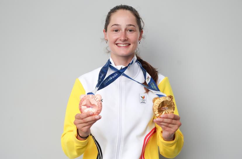 Belgian Fran Vanhoutte  celebrates with her gold medal in the Women's Sprint 500m +D speed skating event and her bronze medal in the Women's Dual Time Trial 200m, at the World Games 2025, in Chenghdu, China, on Thursday 14 August 2025. This year, the World Games take place from 7 to 17 August. BELGA PHOTO VIRGINIE LEFOUR