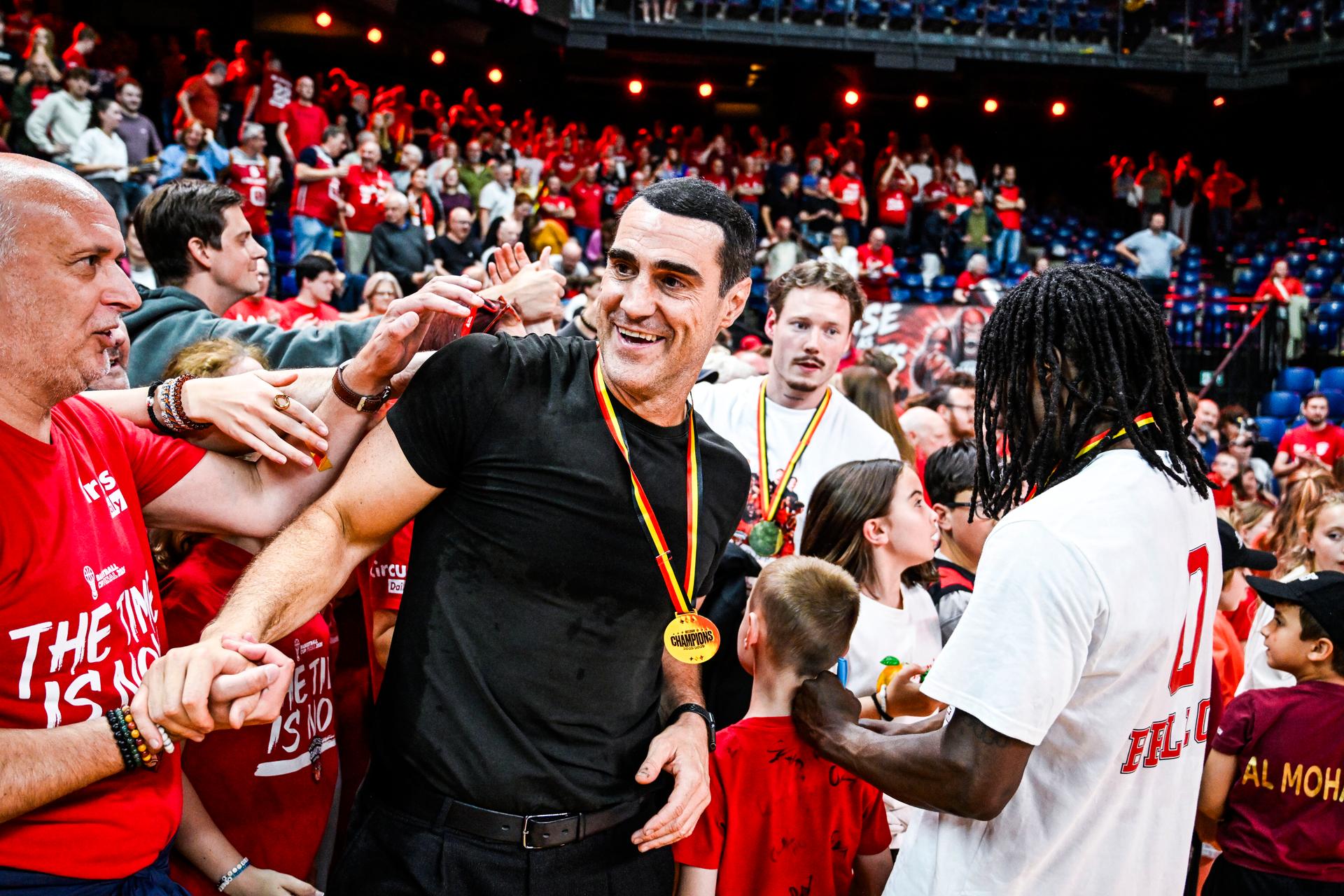 Antwerp's head coach Roel Moors celebrates after winning the Belgian title after a basketball match between Antwerp Giants and BC Oostende, Saturday 13 June 2026, in Antwerp, the fifth and last deciding match of the Final of the Playoffs of the 'BNXT League' Belgian/ Dutch first division basket championship. BELGA PHOTO TOM GOYVAERTS