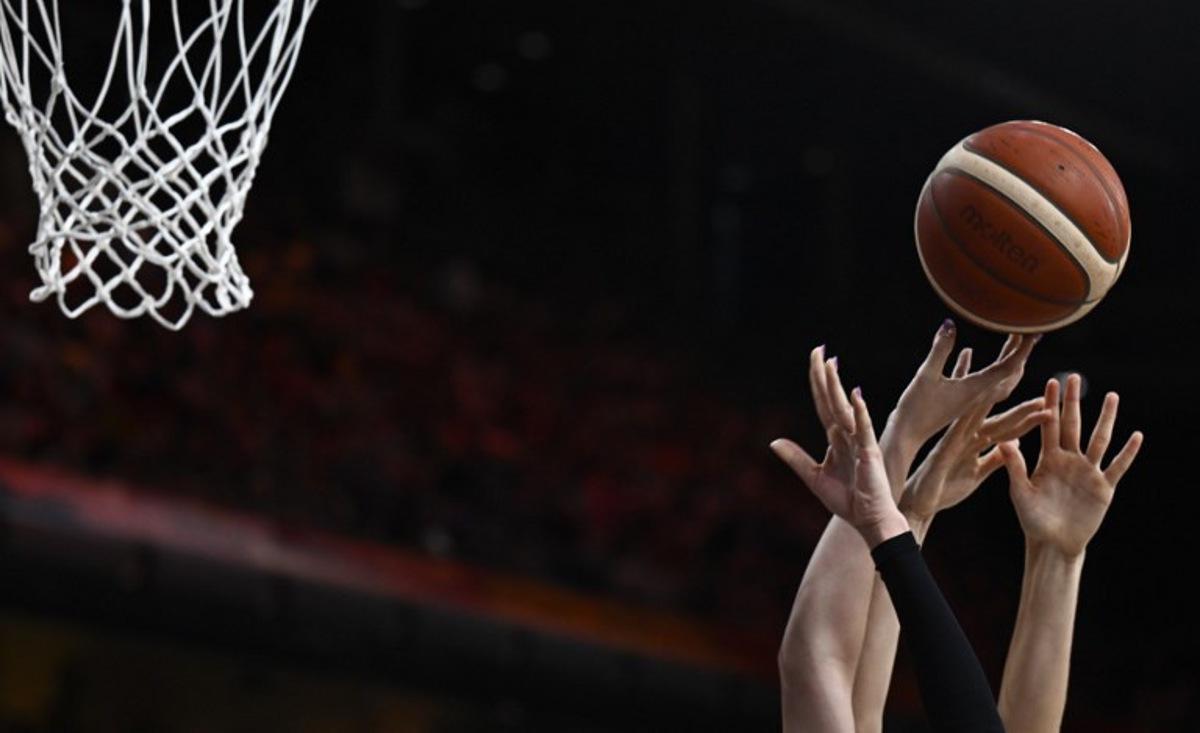 Players vie for the ball during the 2026 FIBA Women's Basketball World Cup Group A match between Germany and Japan at the Berlin Arena in Berlin on September 5, 2026.  Tobias SCHWARZ / AFP