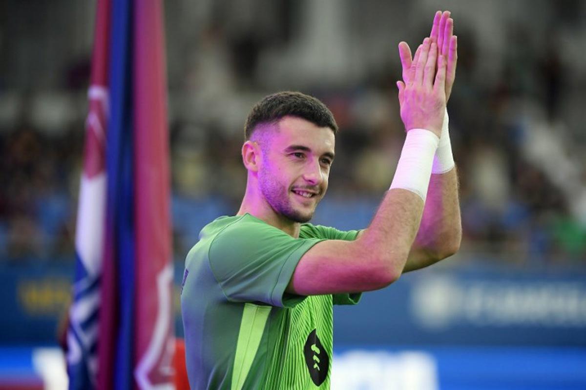 Barcelona's Spanish goalkeeper #01 Joan Garcia claps before the 60th Joan Gamper Trophy football match between FC Barcelona and Como 1907 at Johan Cruyff Stadium in Barcelona on August 10, 2025.  Josep LAGO / AFP