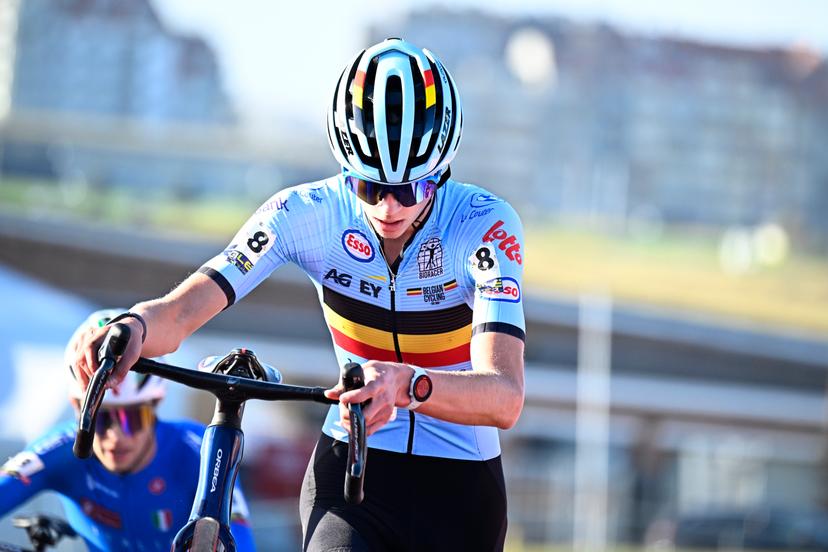 Belgian Giel Lejeune pictured in action during the junior men race at the UEC Cyclocross European Championships, Sunday 09 November 2025, in Middelkerke. BELGA PHOTO JASPER JACOBS