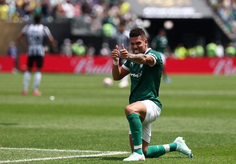 Palmeiras' Brazilian forward #10 Paulinho celebrates after scoring the opening goal during the FIFA Club World Cup 2025 round of 16 all-Brazilian football match between Palmeiras and Botafogo at Lincoln Financial Field Stadium in Philadelphia on June 28, 2025.  FRANCK FIFE / AFP