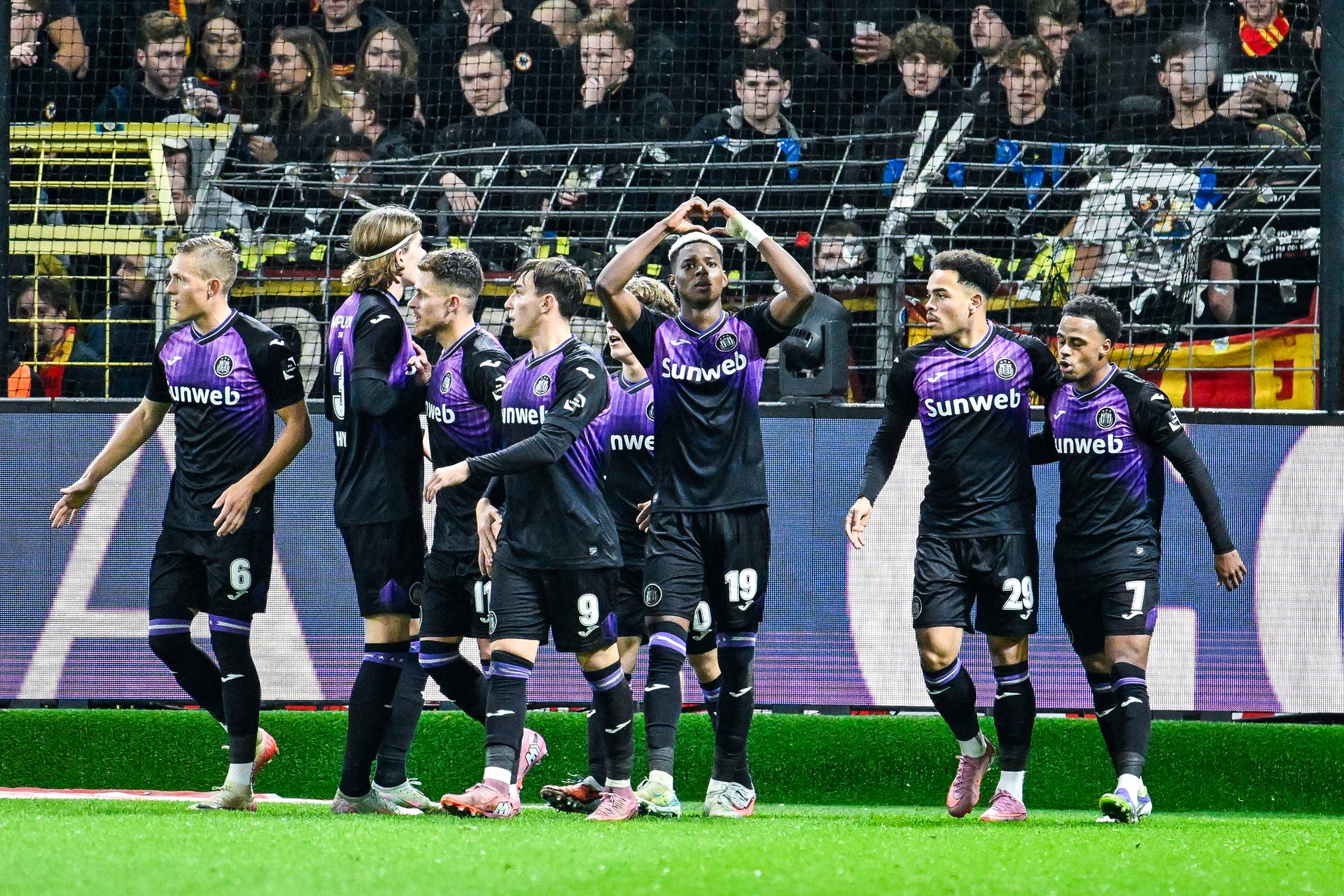 Anderlecht's Nilson Angulo celebrates after scoring during a soccer match between RSC Anderlecht and KV Mechelen, Saturday 01 November 2025 in Anderlecht, on day 13 of the 2025-2026 'Jupiler Pro League' first division of the Belgian championship. BELGA PHOTO TOM GOYVAERTS