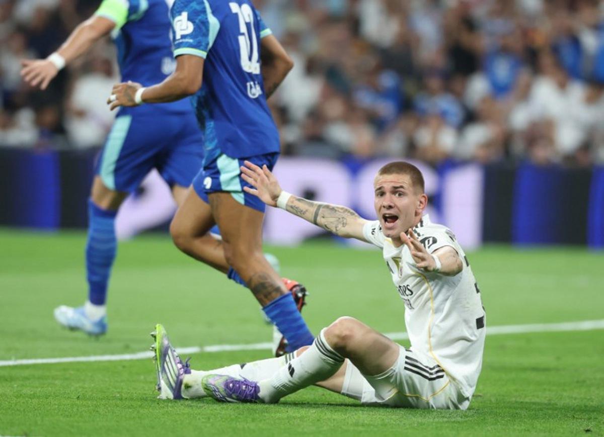 Real Madrid's Argentine forward #30 Franco Mastantuono reacts on the ground during the UEFA Champions League first round day 1 football match between Real Madrid CF and Olympique de Marseille at the Santiago Bernabeu stadium in Madrid on September 16, 2025.  Pierre-Philippe MARCOU / AFP