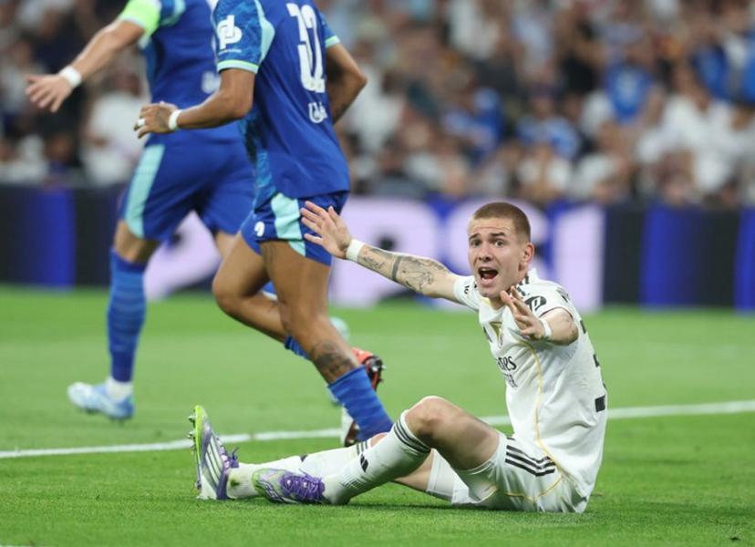 Real Madrid's Argentine forward #30 Franco Mastantuono reacts on the ground during the UEFA Champions League first round day 1 football match between Real Madrid CF and Olympique de Marseille at the Santiago Bernabeu stadium in Madrid on September 16, 2025.  Pierre-Philippe MARCOU / AFP