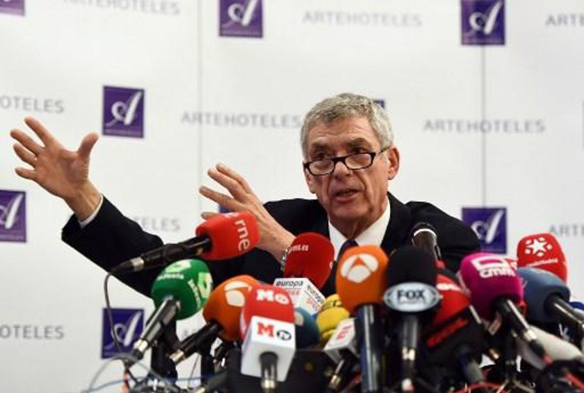 Former president of the Spanish Football Federation Angel Maria Villar gives a press conference at a hotel in Madrid, on December 18, 2017. The 67-year-old's near three-decade tenure as head of the Spanish federation ended on July 2017 when he was suspended following his arrest. Villar, who denied all charges against him,  was detained with his son as part of a fraud probe launched in 2016. GABRIEL BOUYS / AFP