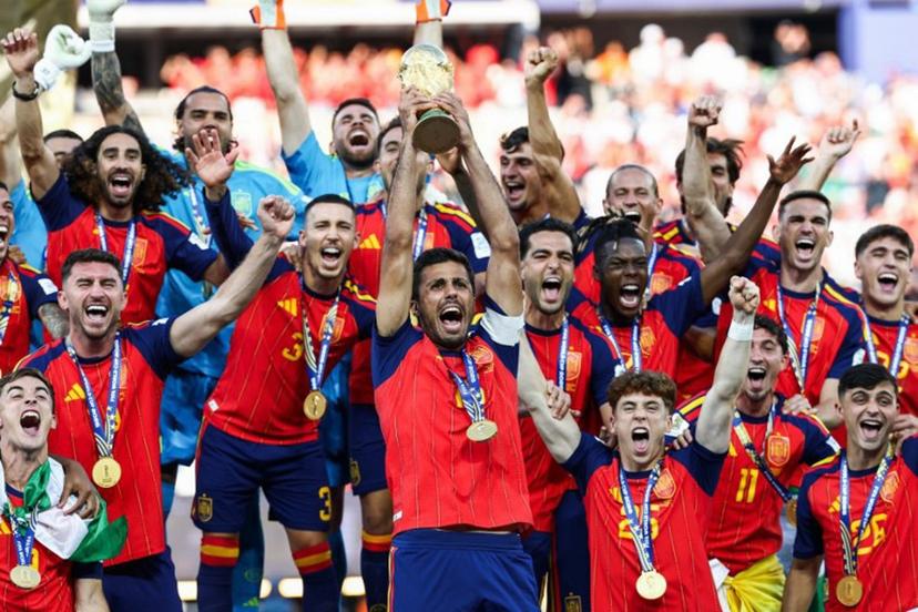 Spain's midfielder #16 Rodri lifts the trophy with his teammates after winning the 2026 World Cup football tournament final match between Spain and Argentina at the New York/New Jersey Stadium in East Rutherford on July 19, 2026.   FRANCK FIFE / AFP