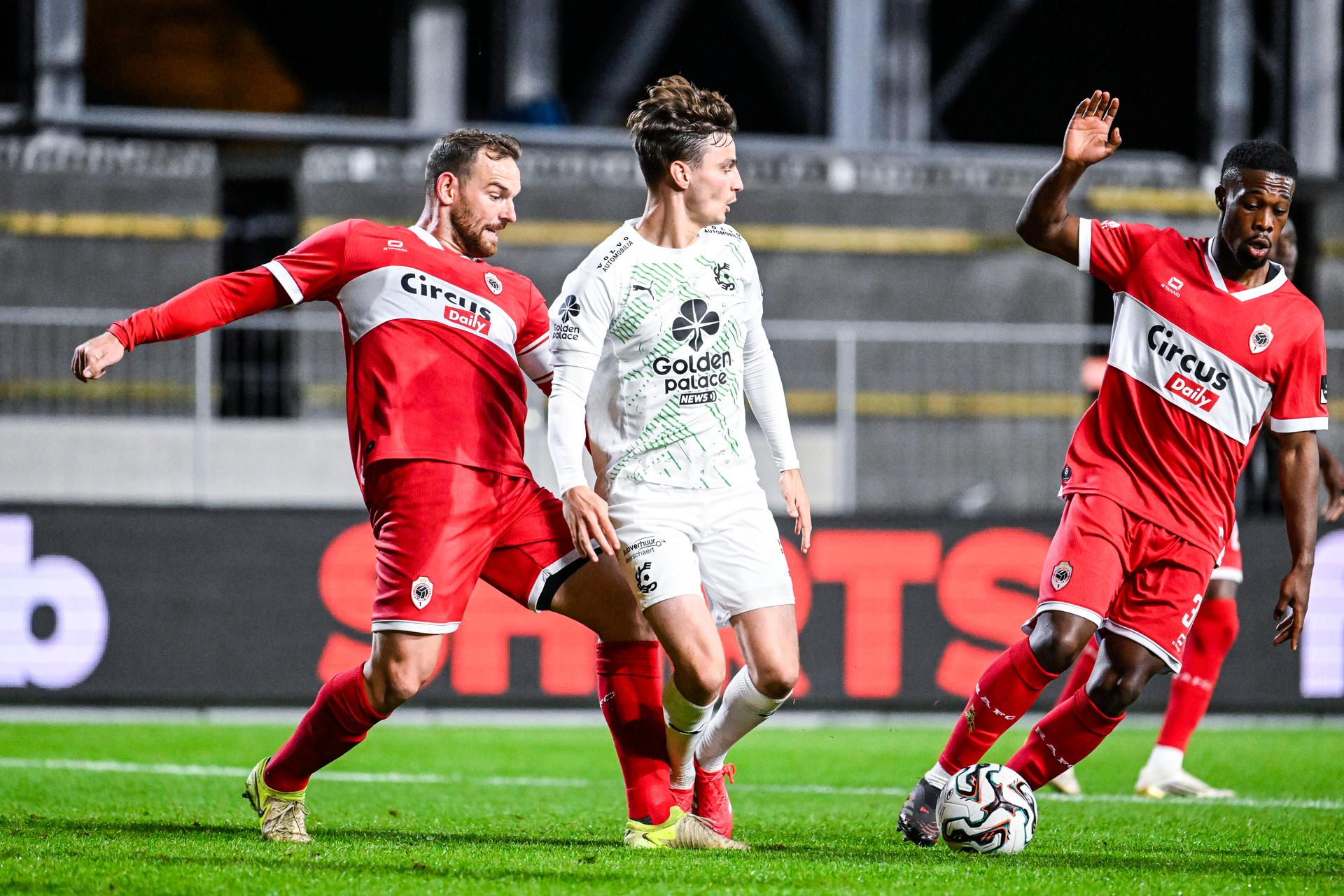 Antwerp's Vincent Janssen and Cercle's Pieter Gerkens pictured in action during a soccer match between Royal Antwerp FC and Cercle Brugge, Saturday 04 October 2025 in Antwerp, on day 10 of the 2025-2026 'Jupiler Pro League' first division of the Belgian championship. BELGA PHOTO TOM GOYVAERTS