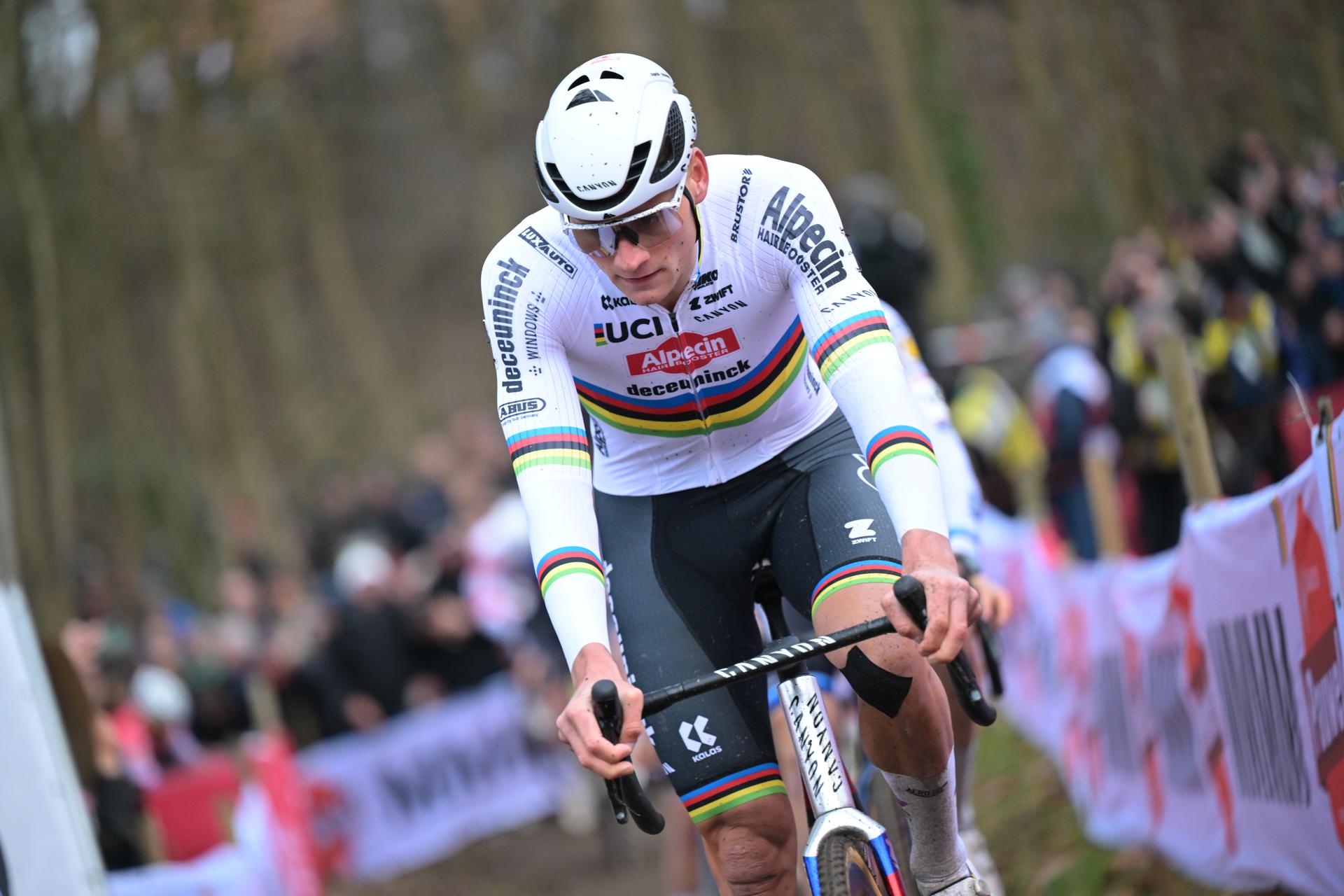 Dutch Mathieu Van Der Poel pictured in action during the men's elite race of the Cyclocross World Cup, in Namur, Sunday 14 December 2025, stage 4 (out of 12) in the World Cup of the 2026-2027 season. BELGA PHOTO DAVID PINTENS