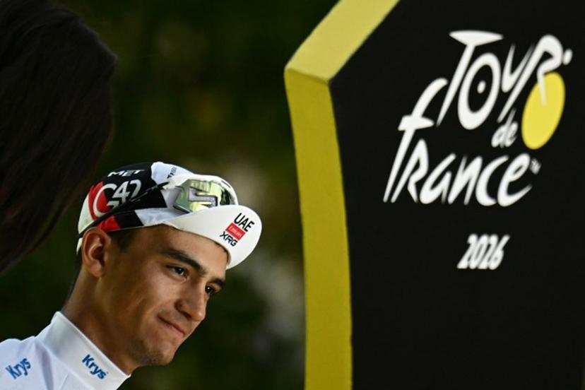 UAE Team Emirates - XRG's Mexican rider Isaac Del Toro celebrates on the podium with the best young rider's white jersey after the 21st stage of the 113th edition of the Tour de France cycling race, 88,7 km starting and finishing in Paris, on July 26, 2026.  Loic VENANCE / AFP