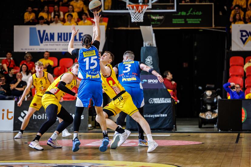 Aalst's Pepijn De Taeye and Oostende's Matteo Verstraete fight for the ball during a basketball match between BC Oostende and Okapi Aalst, Friday 21 March 2025 in Oostende, on day 27 of the 'BNXT League' Belgian and Dutch first division basket championships. BELGA PHOTO KURT DESPLENTER