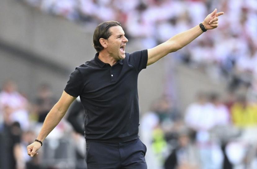 Moenchengladbach's Swiss headcoach Gerardo Seoane reacts during the German first division Bundesliga football match between VfB Stuttgart and Borussia Moenchengladbach in Stuttgart, southern Germany, on August 30, 2025.  THOMAS KIENZLE / AFP