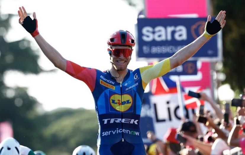 Lidl - Trek Italian rider Jonathan Milan celebrates as he crossing the finish line to win the 21th stage of the Giro d'Italia 2026 - Tour of Italy cycling race of 131km from Rome to Rome, Italy, on May 31, 2026.  Luca Bettini / AFP