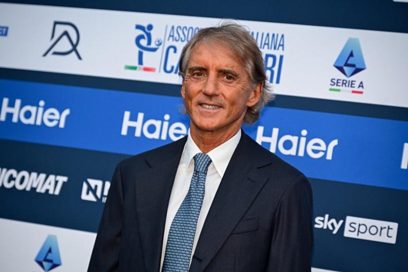 Italy's national football team head coach Roberto Mancini poses upon arrival at the Italian Footballers' Association (AIC) gala and awards ceremony at La Scala Theatre in Milan, Italy on September 2, 2026.  Piero CRUCIATTI / AFP