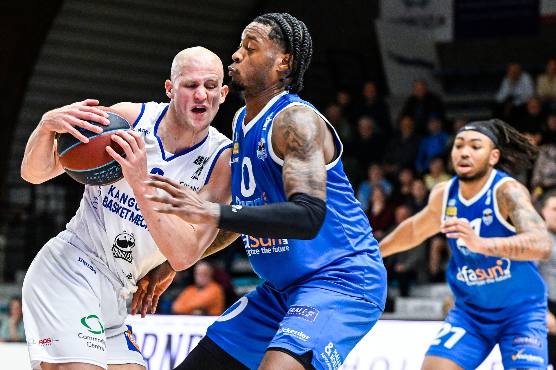 Mechelen's Yannick Dammen and Aalst's Eddie Colbert III pictured in action during a basketball match between Kangoeroes Basket Mechelen and Okapi Aalst, Saturday 04 April 2026 in Mechelen, on day 27 (out of 34) of the 2025-2026 'BNXT League' Belgian/ Dutch first division basket championship. BELGA PHOTO TOM GOYVAERTS