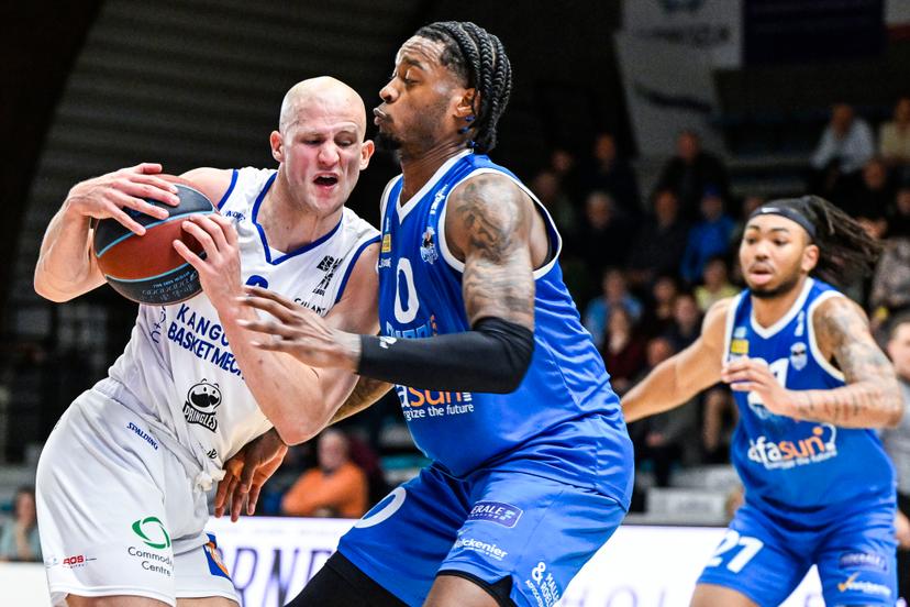 Mechelen's Yannick Dammen and Aalst's Eddie Colbert III pictured in action during a basketball match between Kangoeroes Basket Mechelen and Okapi Aalst, Saturday 04 April 2026 in Mechelen, on day 27 (out of 34) of the 2025-2026 'BNXT League' Belgian/ Dutch first division basket championship. BELGA PHOTO TOM GOYVAERTS