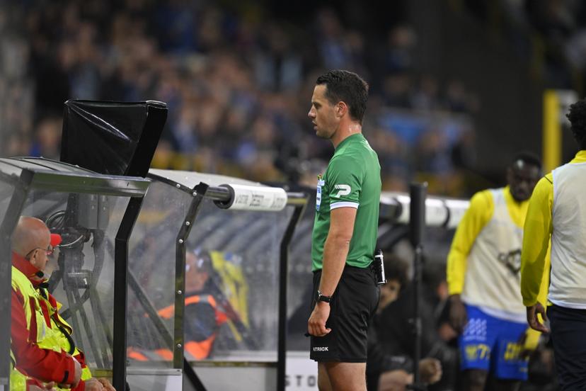 referee Jasper Vergoote pictured watching a scene on the VAR video assistant referee screen during a game between Belgian soccer team Club Brugge KV and Sint-Truiden VV, Saturday 09 May 2026 in Brugge, onb the seventh day of the Champion's Play-Off (PO 1) competition of the Jupiler Pro League. BELGA PHOTO JOHN THYS