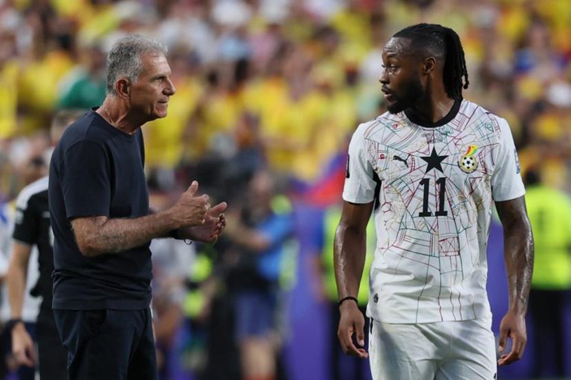 Ghana's Portuguese head coach Carlos Queiroz speaks with Ghana's forward #11 Antoine Semenyo during the 2026 World Cup round of 32 football match between Colombia and Ghana at the Kansas City Stadium in Kansas City on July 3, 2026.   Odd ANDERSEN / AFP