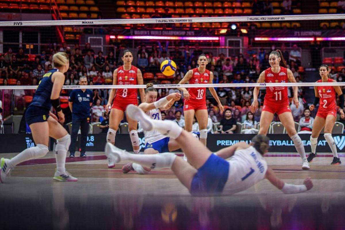 Ukraine's Pavlyk Andriana (#23) passes the ball during the 2025 Women's Volleyball World Championship pool match between Serbia and Ukraine at Huamark Indoor Stadium in Bangkok on August 23, 2025.  Amaury PAUL / AFP