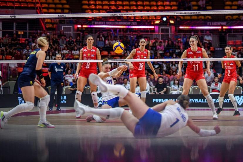 Ukraine's Pavlyk Andriana (#23) passes the ball during the 2025 Women's Volleyball World Championship pool match between Serbia and Ukraine at Huamark Indoor Stadium in Bangkok on August 23, 2025.  Amaury PAUL / AFP