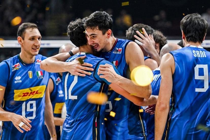 Team Italy celebrate after winning against Bulgaria during the 2025 Men's Volleyball World Championship at the Mall of Asia Arena in Pasay City, Metro Manila on September 28, 2025.  SHERWIN VARDELEON / AFP
