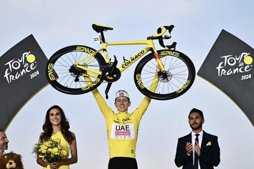 UAE Team Emirates team's Slovenian rider Tadej Pogacar celebrates his overall victory on the podium with the overall leader's yellow jersey after the 21st and final stage of the 111th edition of the Tour de France cycling race, a 33,7 km individual time-trial between Monaco and Nice, on July 21, 2024.  Marco BERTORELLO / AFP