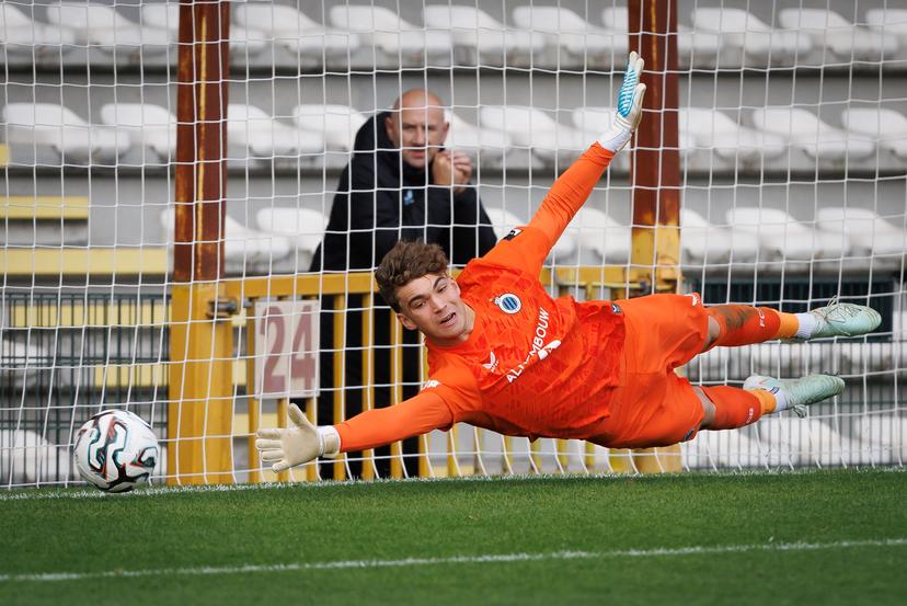 Club's goalkeeper Argus Vanden Driessche fails to stop a penalty during a soccer game between Club NXT and Jong KAA Gent, Saturday 04 October 2025 in Roeselare, on day 9 of the 2025-2026 'Challenger Pro League' 1B second division of the Belgian championship. BELGA PHOTO KURT DESPLENTER