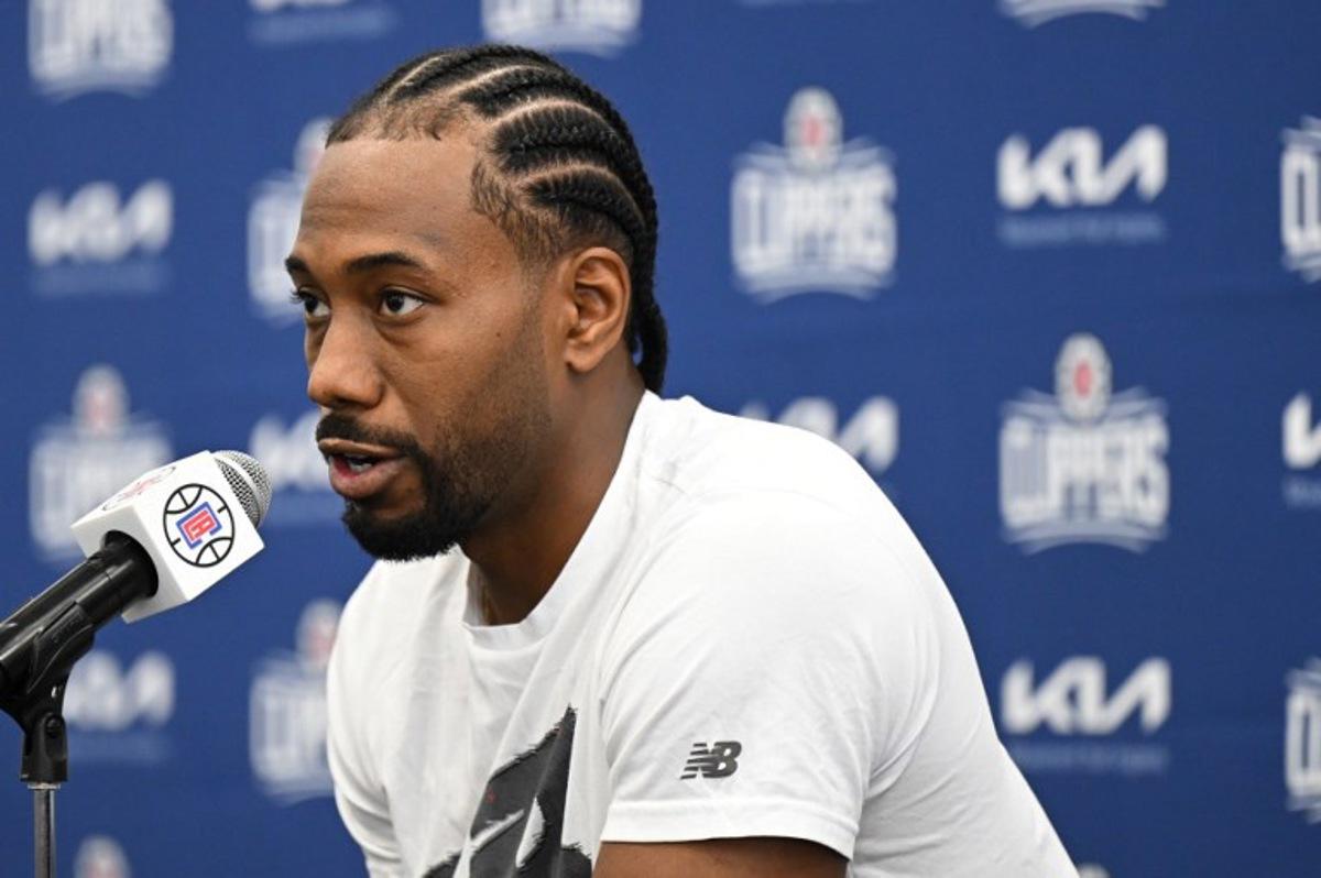 Los Angeles Clippers Kawhi Leonard speaks to members of the press during the Los Angeles Clippers media day at the Honey Training Center in Playa Vista, California, on September 26, 2022. Patrick T. FALLON / AFP
