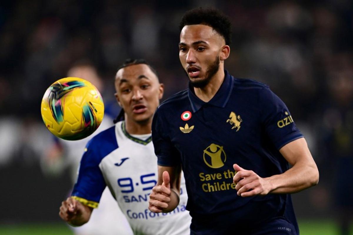 Juventus' British defender #06 Lloyd Kelly (R) watches the ball during the Italian Serie A football match between Juventus and Hellas Verona at the Allianz Stadium in Turin, on March 3, 2025.  MARCO BERTORELLO / AFP