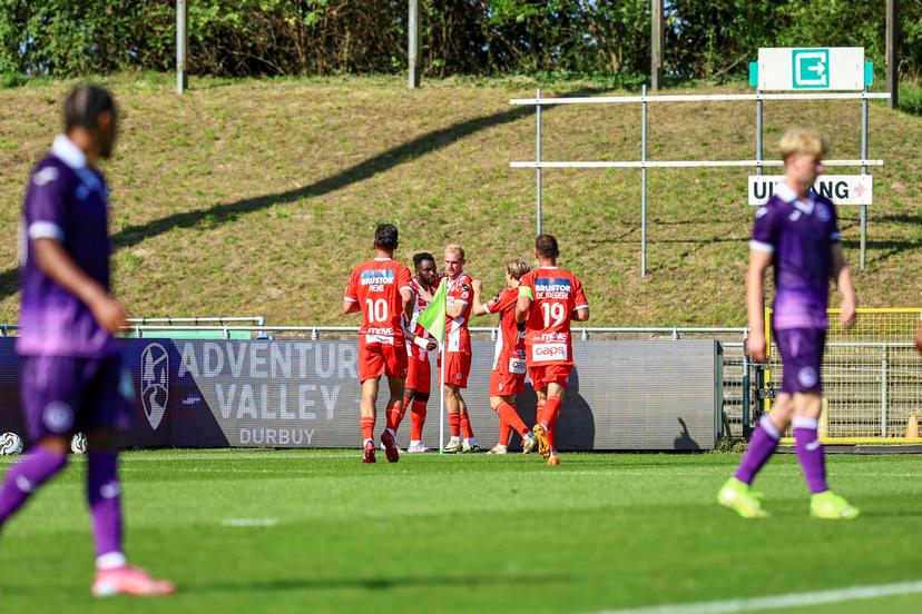 Kortrijk's players celebrate after scoring during a soccer game between RSCA Futures and KV Kortrijk, Saturday 09 August 2025 in Deinze, on day 1 of the 2025-2026 'Challenger Pro League' 1B second division of the Belgian championship. BELGA PHOTO DAVID PINTENS