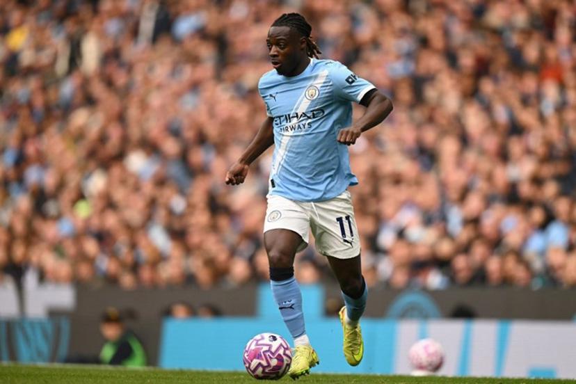 Manchester City's Belgian midfielder #11 Jeremy Doku runs with the ball during the English Premier League football match between Manchester City and Everton at the Etihad Stadium in Manchester, north west England, on October 18, 2025.  Oli SCARFF / AFP