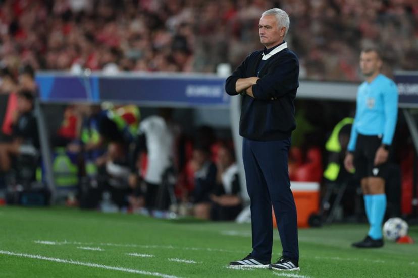 Fenerbahce's Portuguese coach Jose Mourinho stands on the touchline during the UEFA Champions League play off second leg football match between SL Benfica and Fenerbahce at Luz stadium in Lisbon on August 27, 2025.  PATRICIA DE MELO MOREIRA / AFP