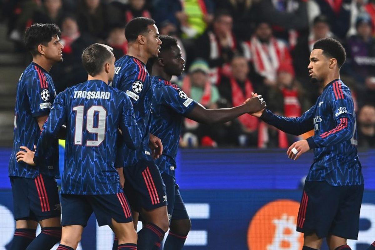 Arsenal's English midfielder #07 Bukayo Saka celebrates with his team mates after shooting from the penalty spot to score his team's 0-1 during the UEFA Champions League - league phase day 4 football match between Slavia Prague and Arsenal FC in Prague, Czech Republic on November 4, 2025.  Michal Cizek / AFP