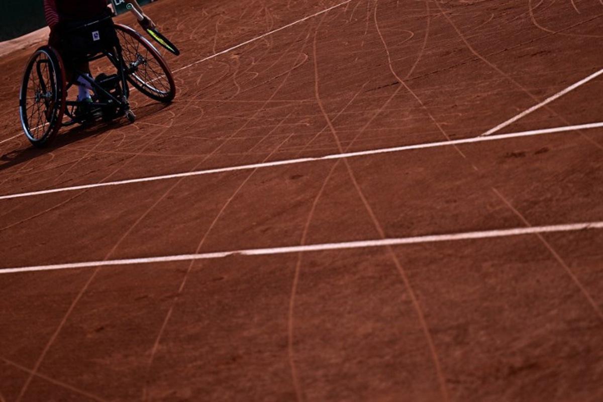 Wheelchair tracks are seen in the clay during a men's wheelchair singles match on day ten of the Roland-Garros Open tennis tournament in Paris on June 6, 2023.  JULIEN DE ROSA / AFP