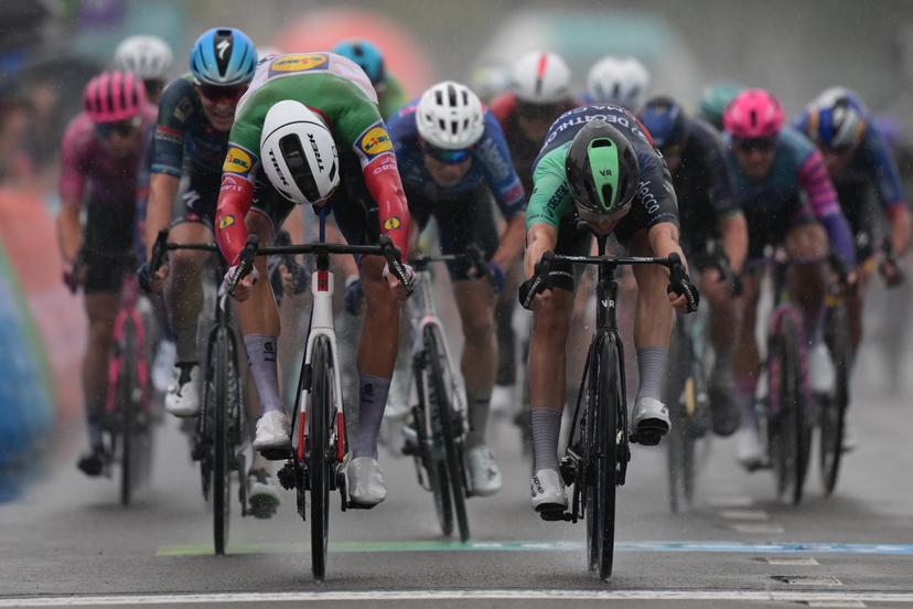 winner Italian Jonathan Milan of Lidl-Trek sprints to win ahead of Dutch Olav Kooij at the first stage of the 'Renewi Tour' multi-stage cycling race, from Diest and back (191,3 km) on Wednesday 19 August 2026. The five-day race takes place from 19 to 23/08. BELGA PHOTO DAVID PINTENS