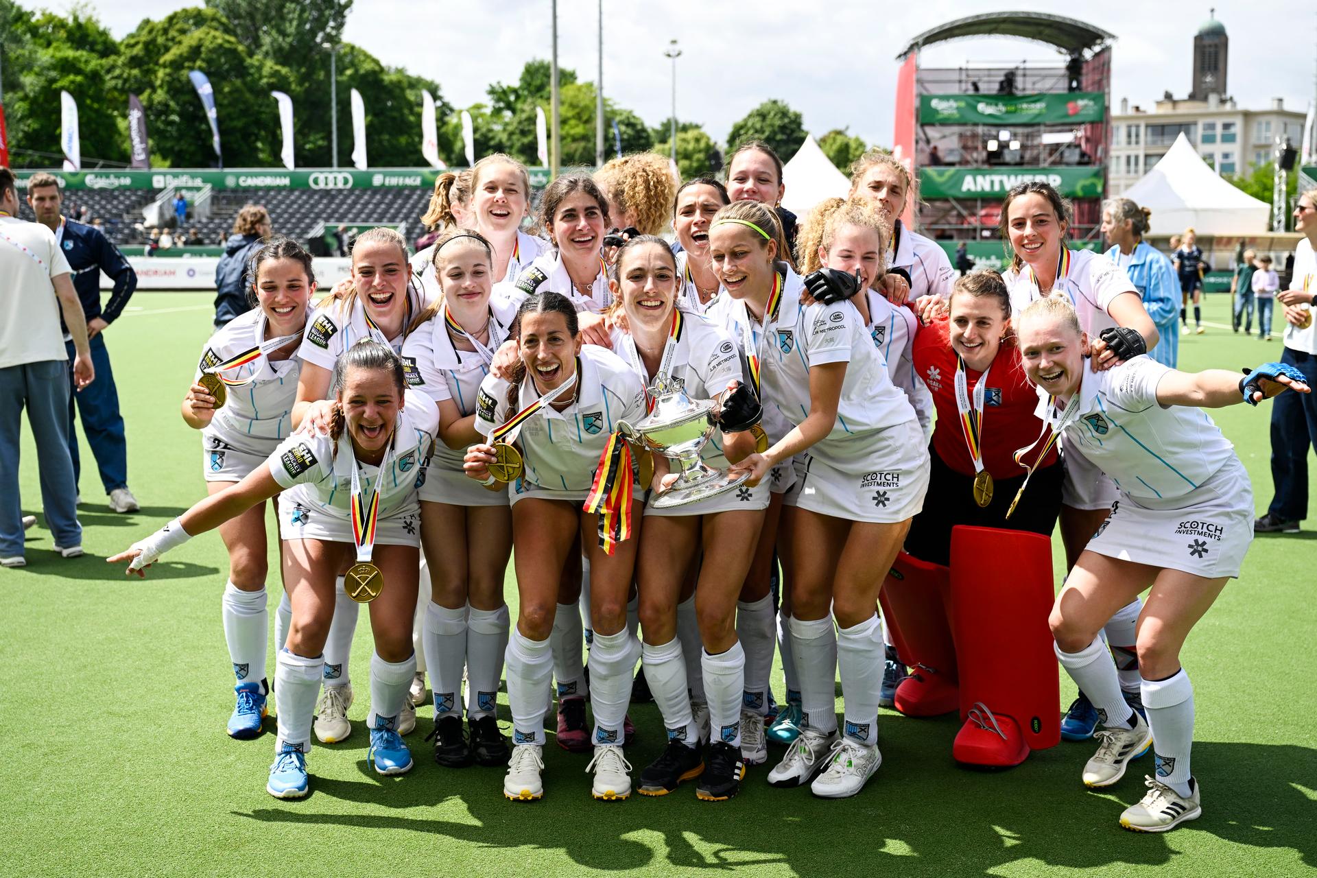 Braxgata's players celebrate after winning the title at a hockey game between Braxgata and Gantoise, Sunday 25 May 2025 in Antwerp, the second leg game in the finals of the women's 2024-2025 Belgian first division hockey championship. BELGA PHOTO TOM GOYVAERTS
