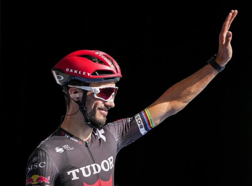 France's Julian Alaphilippe, with Team Tudor Pro, waves to the crowd during the 14th Grand Prix Cycliste de Montreal cycling road race in Montreal, Canada, on September 14, 2025.   MATHIEU BELANGER / AFP
