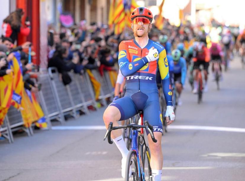 Team Lidl-Trek's US rider Quinn Simmons celebrates crossing first the finish line of the 6th stage of the 2025 Volta a Catalunya cycling tour of Catalonia, a 159km stage race between Berga and Queralt, on March 29, 2025.  Josep LAGO / AFP