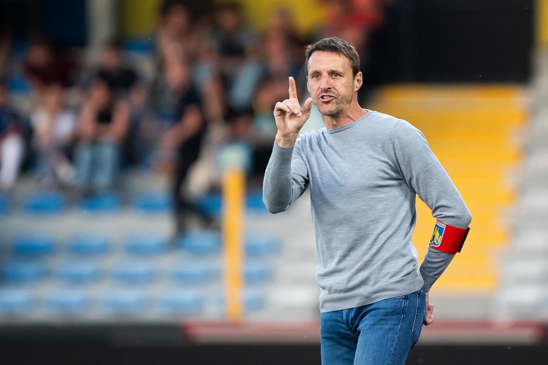 Westerlo's head coach Timmy Simons pictured during a soccer match between KVC Westerlo and FCV Dender EH, Friday 02 May 2025 in Westerlo, on day 7 (out of 10) of the Europe Play-offs of the 2024-2025 'Jupiler Pro League' first division of the Belgian championship. BELGA PHOTO KRISTOF VAN ACCOM