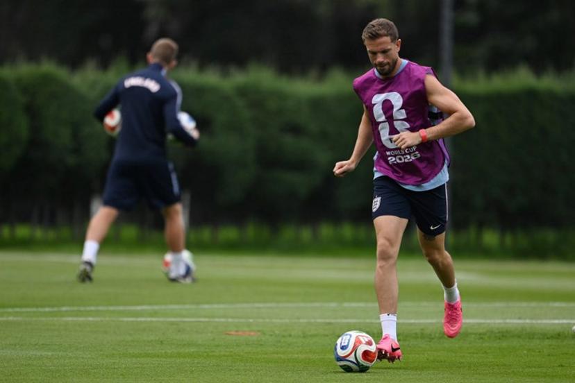 England's midfielder #14 Jordan Henderson takes part in a training session at the Pumas training grounds in Mexico City on July 4, 2026, on the eve of the 2026 World Cup round of 16 football match between Mexico and England.  CARL DE SOUZA / AFP