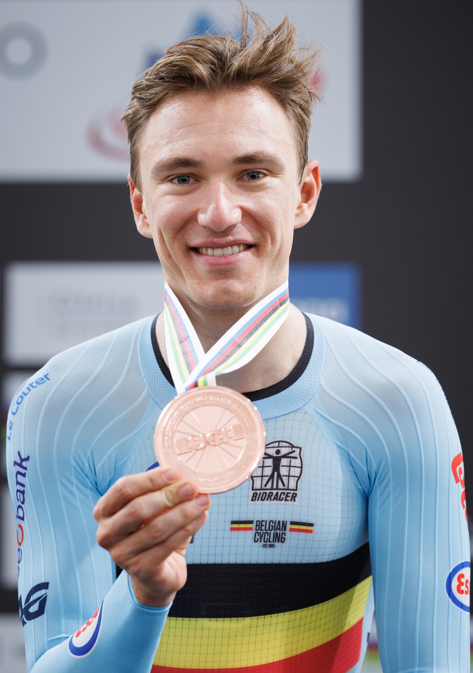 Belgian Lindsay De Vylder and shows his bronze medal on the podium ceremony of the men's Omnium event at the 2025 UCI Track World Championships cycling, in Santiago, Chile, Saturday 25 October 2025. The Track World Championships take place from 22 to 26 October at the Velodromo de Penalolen in Santiago, Chile. BELGA PHOTO BENOIT DOPPAGNE