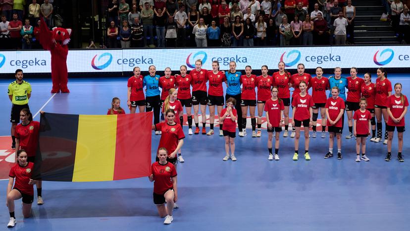ATTENTION EDITORS - HAND OUT PICTURES - EDITORIAL USE WITH STORY ON HANDBALL ONLY - MANDATORY CREDIT ALAIN DECAMPS  Hand out pictures released by Alain Decamps shows Belgium's players during the national anthem at the handball game between the Black Arrows, Belgium national women handball team, and Slovenia, a Qualifier Phase 2 Euro 2026 game on Wednesday 08 April 2026 in Hasselt.  HAND OUT - ALAIN DECAMPS  Belga and Belga Editorial Board decline all responsibility regarding the content of this picture.